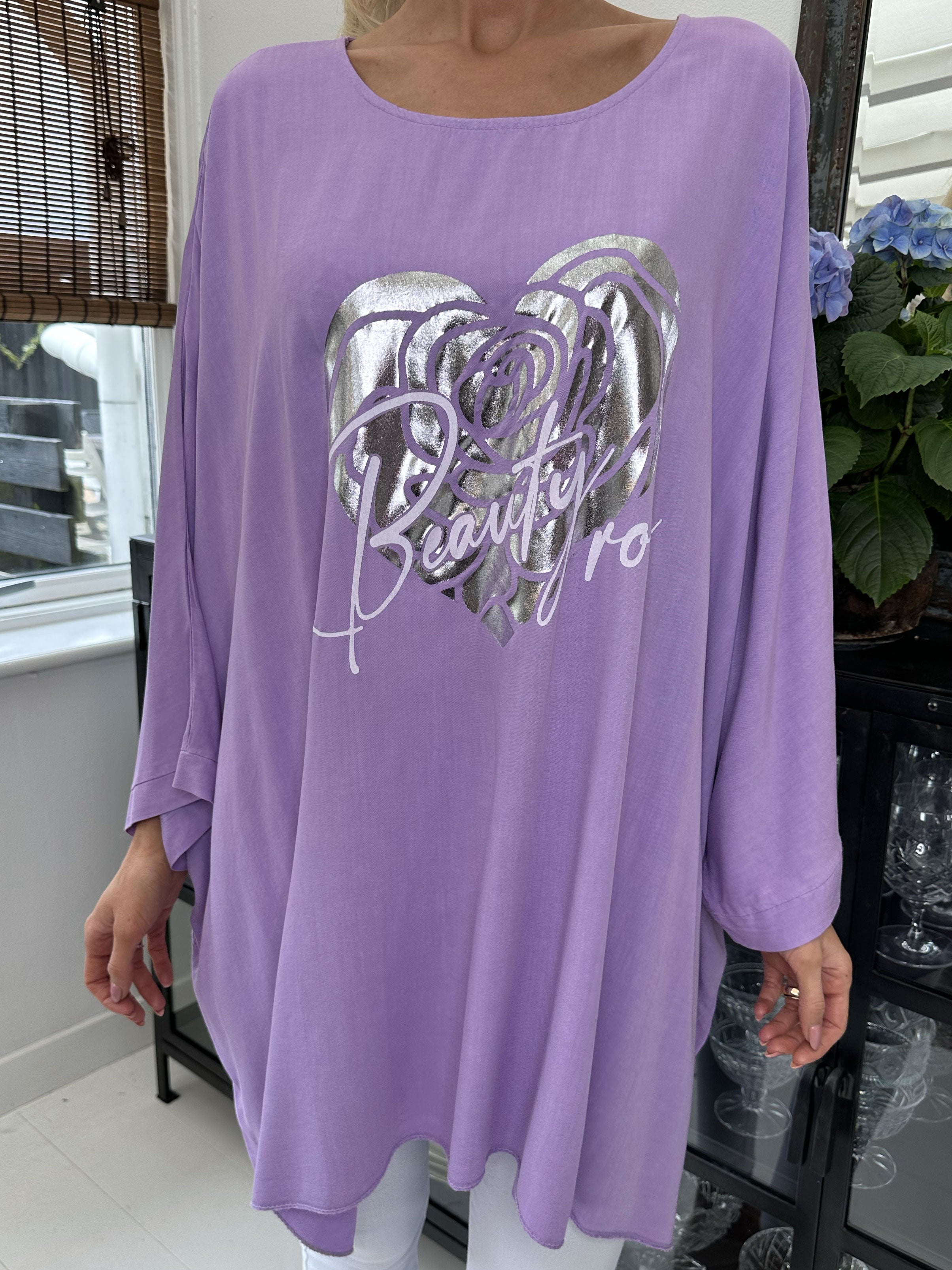 Flavia - T-shirt med silvertryck och fladdermusärmar